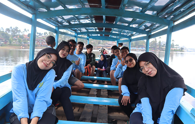 Layanan Tour Perahu Kayu